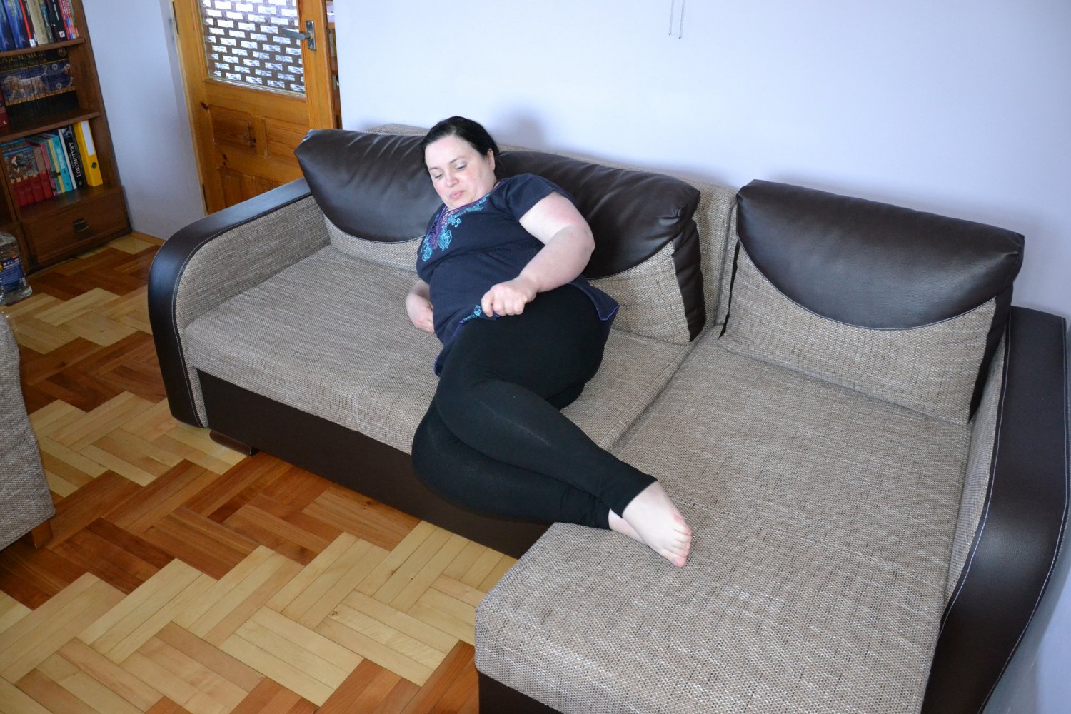 Pretty BBW Woman On The Sofa Show Her Body #cZkUrNE0