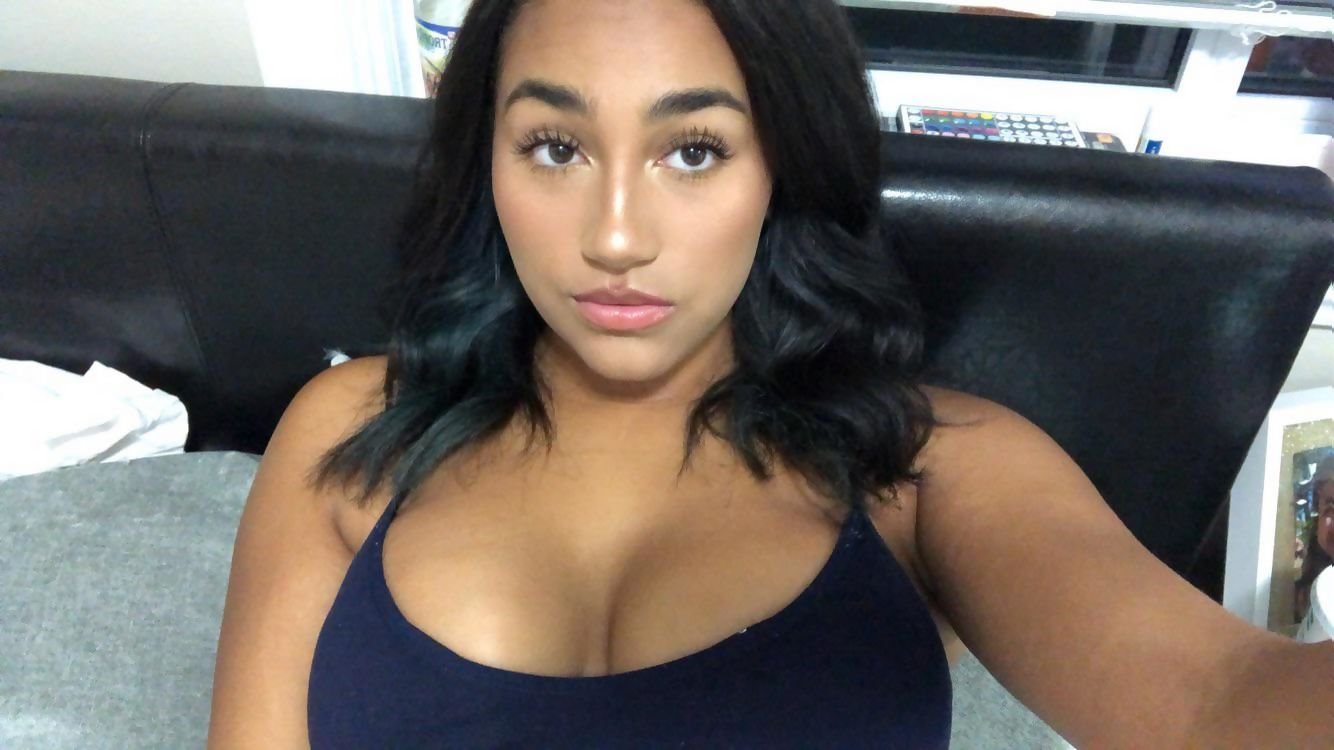 lnluqoll-1 Pretty Lightskin Slut With Big Tits exposed! #LNLuQoLl