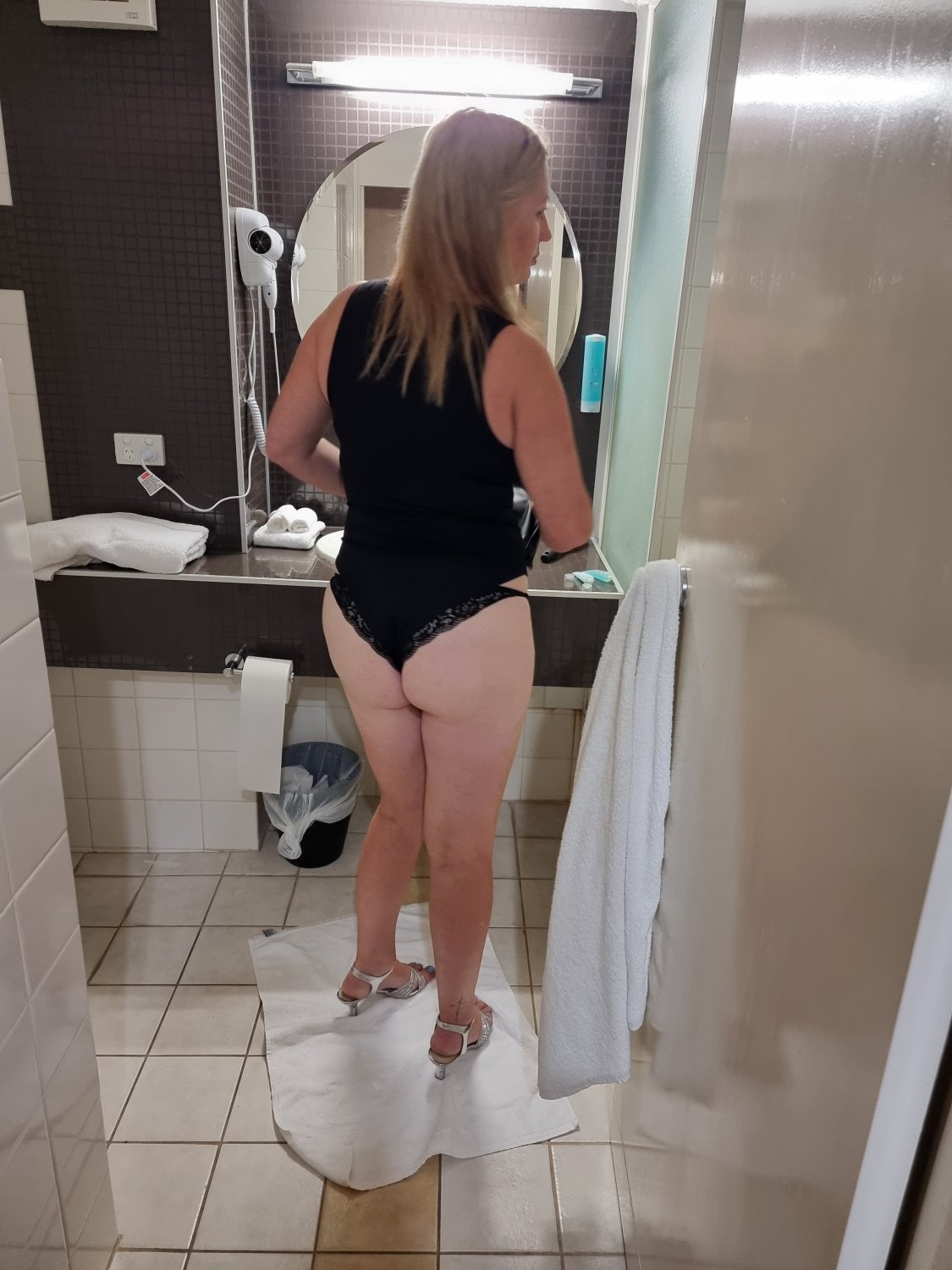 xl56lkjf Housewife Amanda fucking her ass on cam #xL56lkjF