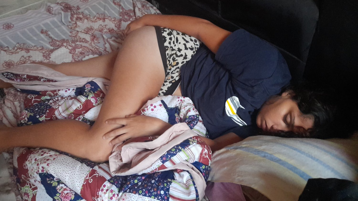 Tirando fotos da novinha enquanto dorme #3Z5kZCqn