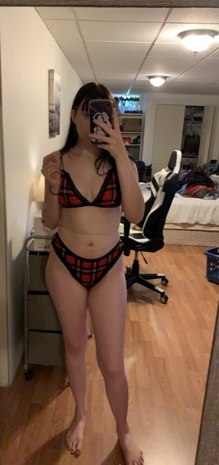 kdjb92su Rate this cute busty Webslut #KdjB92su