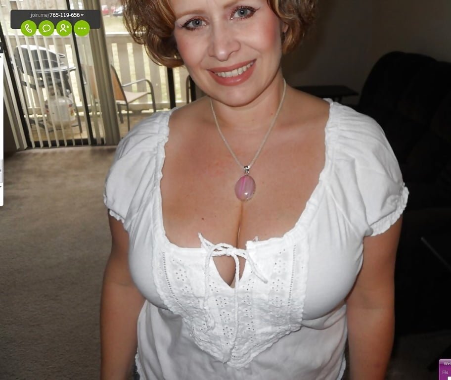 Busty Cougar Hotwife #FbTGzfk6