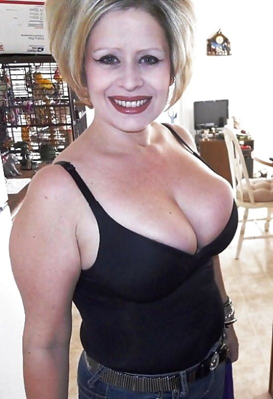 Busty Cougar Hotwife #jICgq0mv