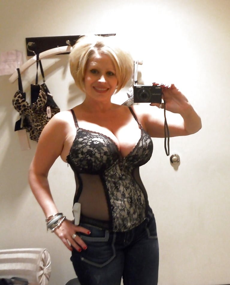 Busty Cougar Hotwife #WSvgwkyd