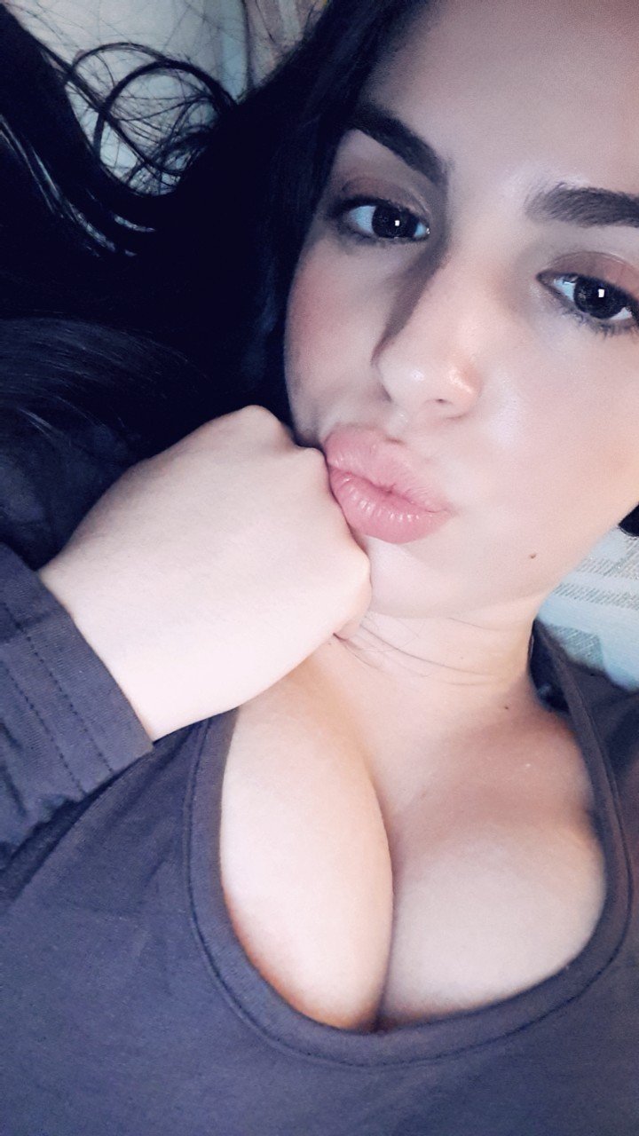 Pretty Faced Arab Slut #xZm5Labz