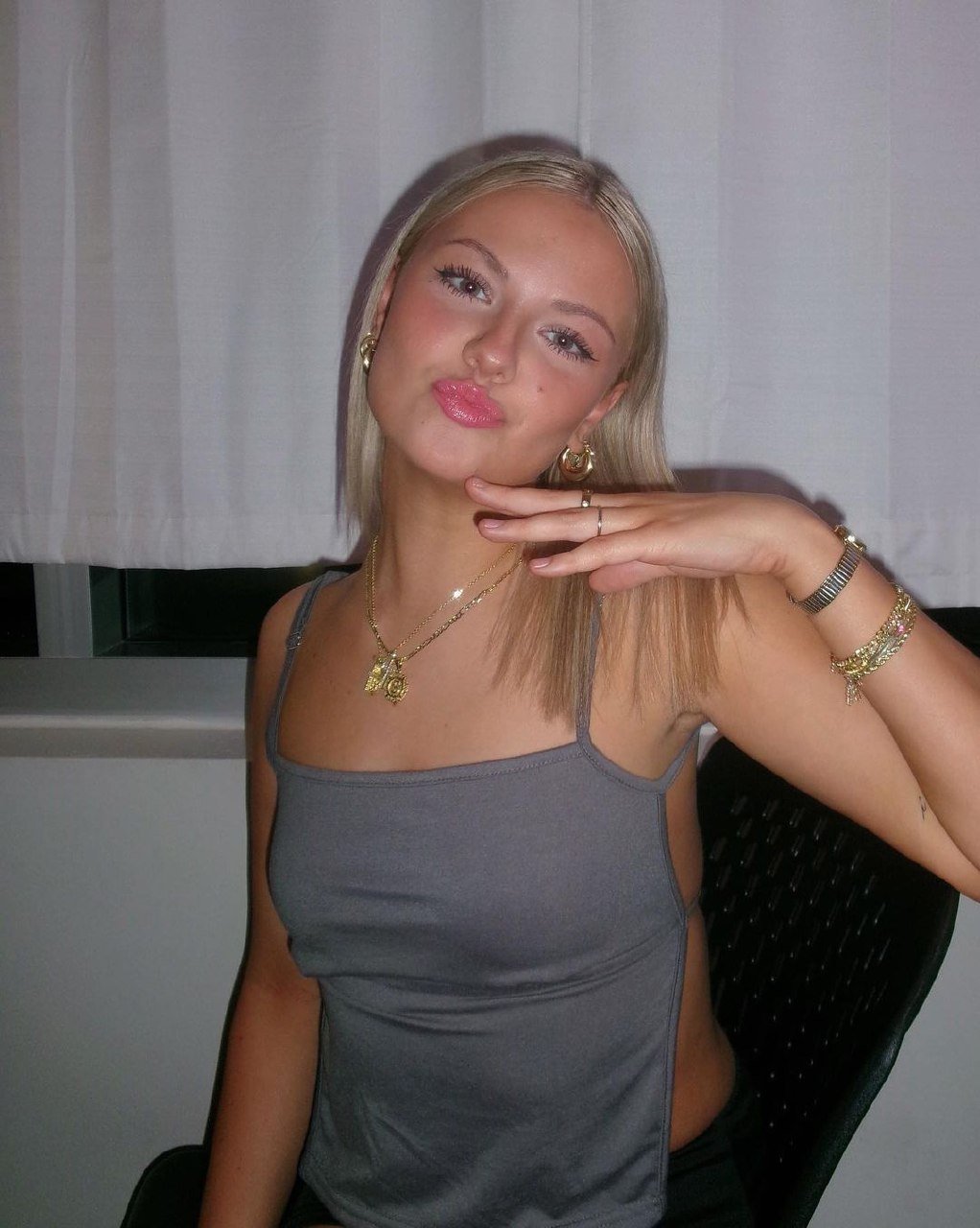 Sexy blonde webslut teen Sarah #0Qwr28Ke