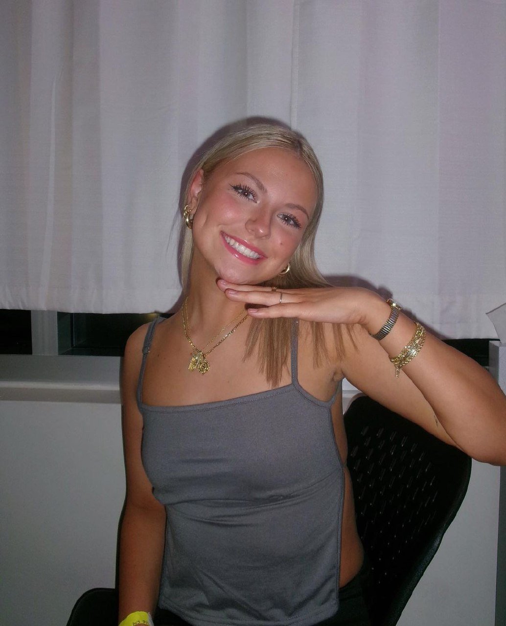 Sexy blonde webslut teen Sarah #2Zk8tQE9