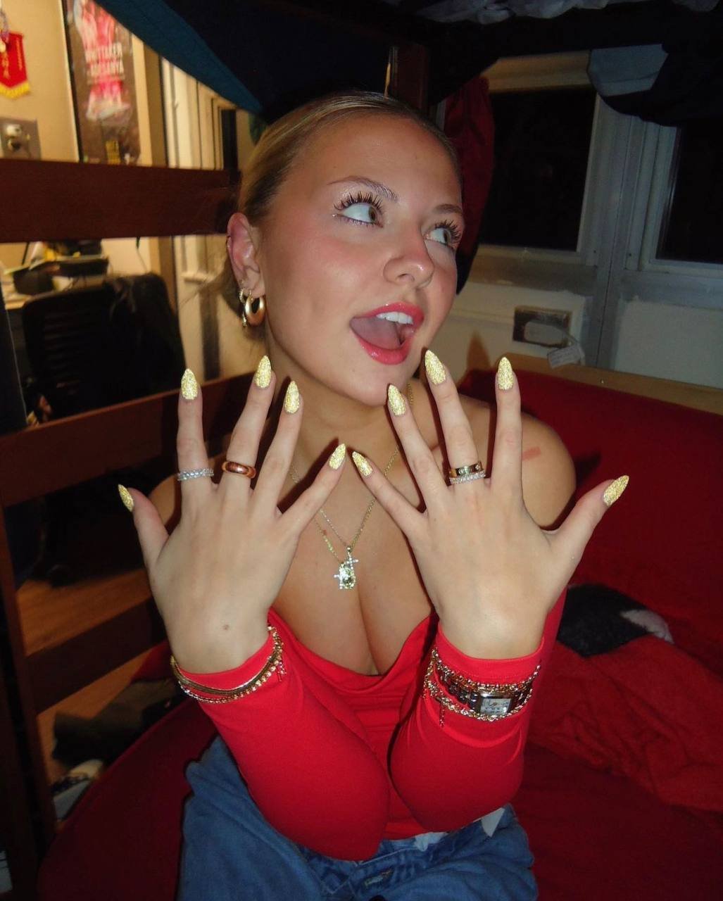 Sexy blonde webslut teen Sarah #6JzSHiO2