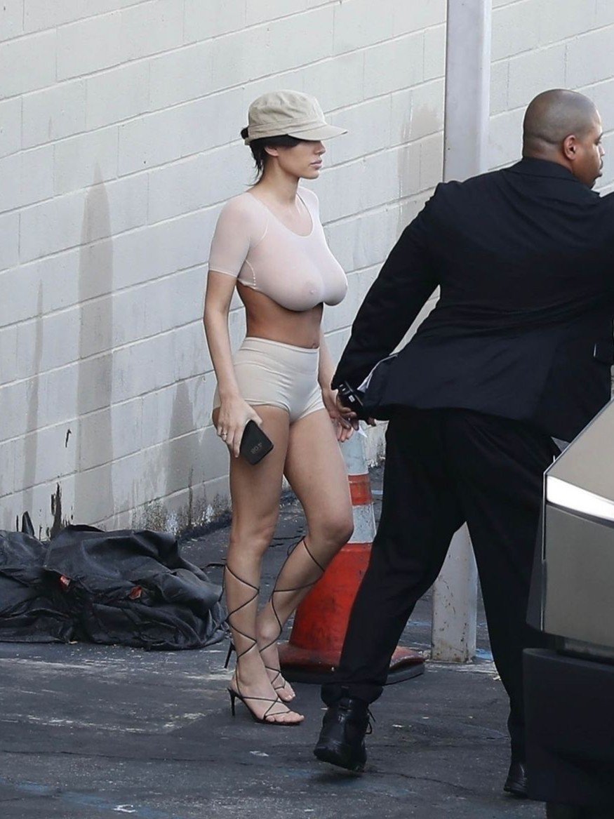 Bianca Censori Sexy See-Through (Kanye West Wife) #7XuFeXyW