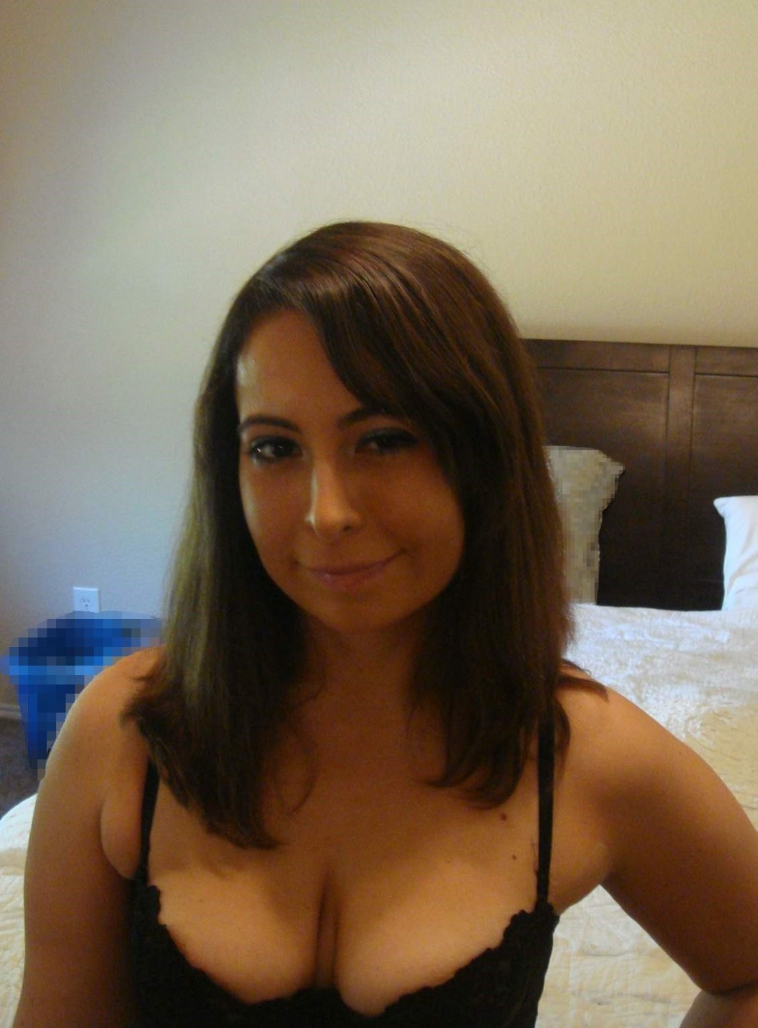 Sexy Brunette Wife is a submissive slut #8Hf7Xvg1