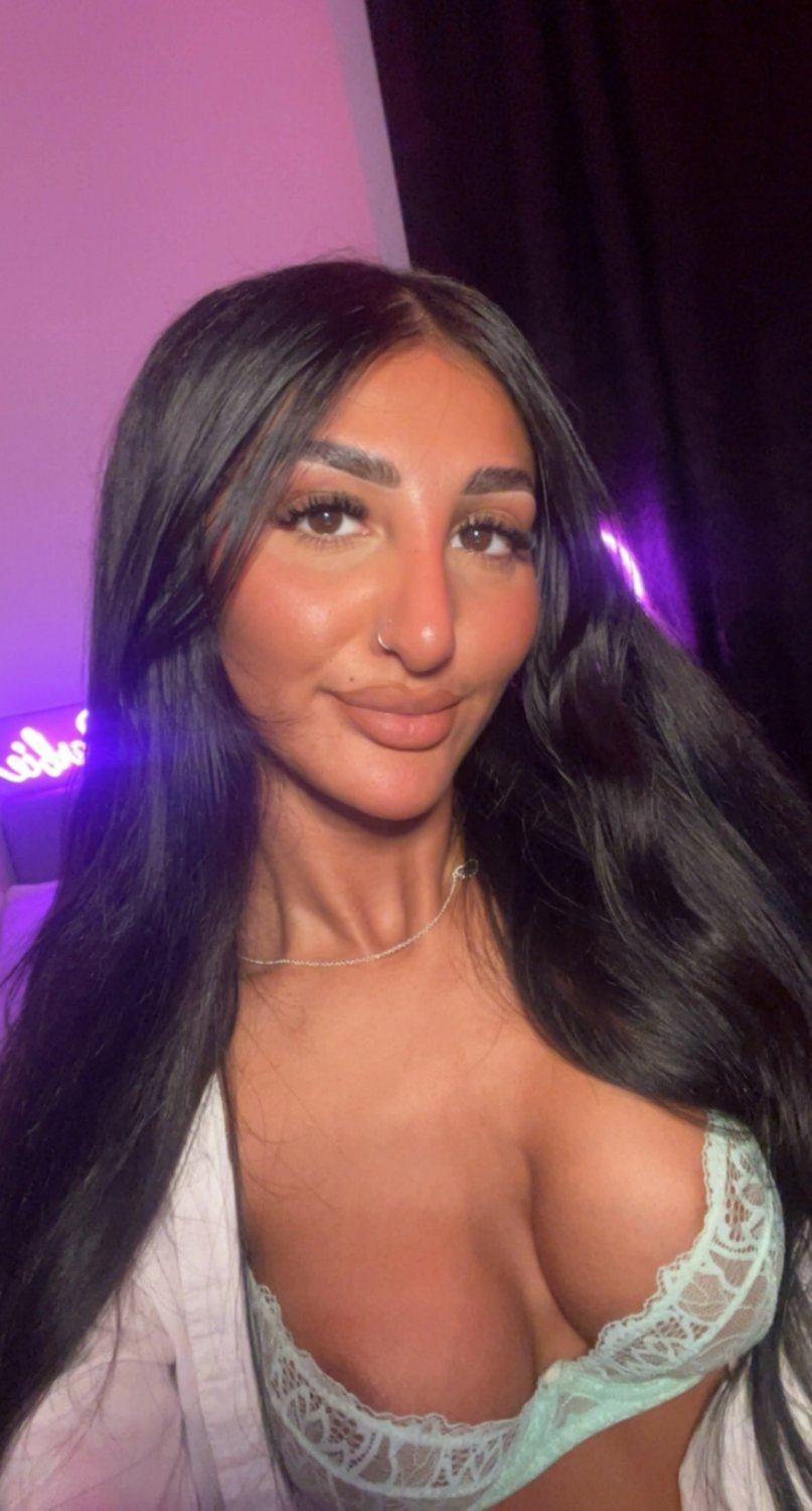 Can you resist this Asian hottie with a nice boobies #9fgA5bfm