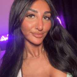 Can you resist this Asian hottie with a nice boobies
