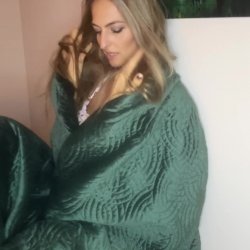This MILF want to tease you till you cum