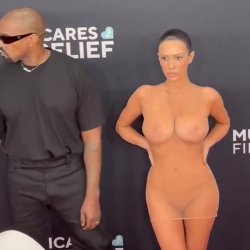 Kanye West’s Wife Bianca Censori – Naked at Grammys!