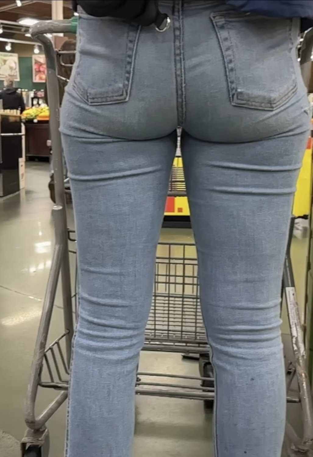 Candid slim booty in jeans jiggle #Ecxe78gX