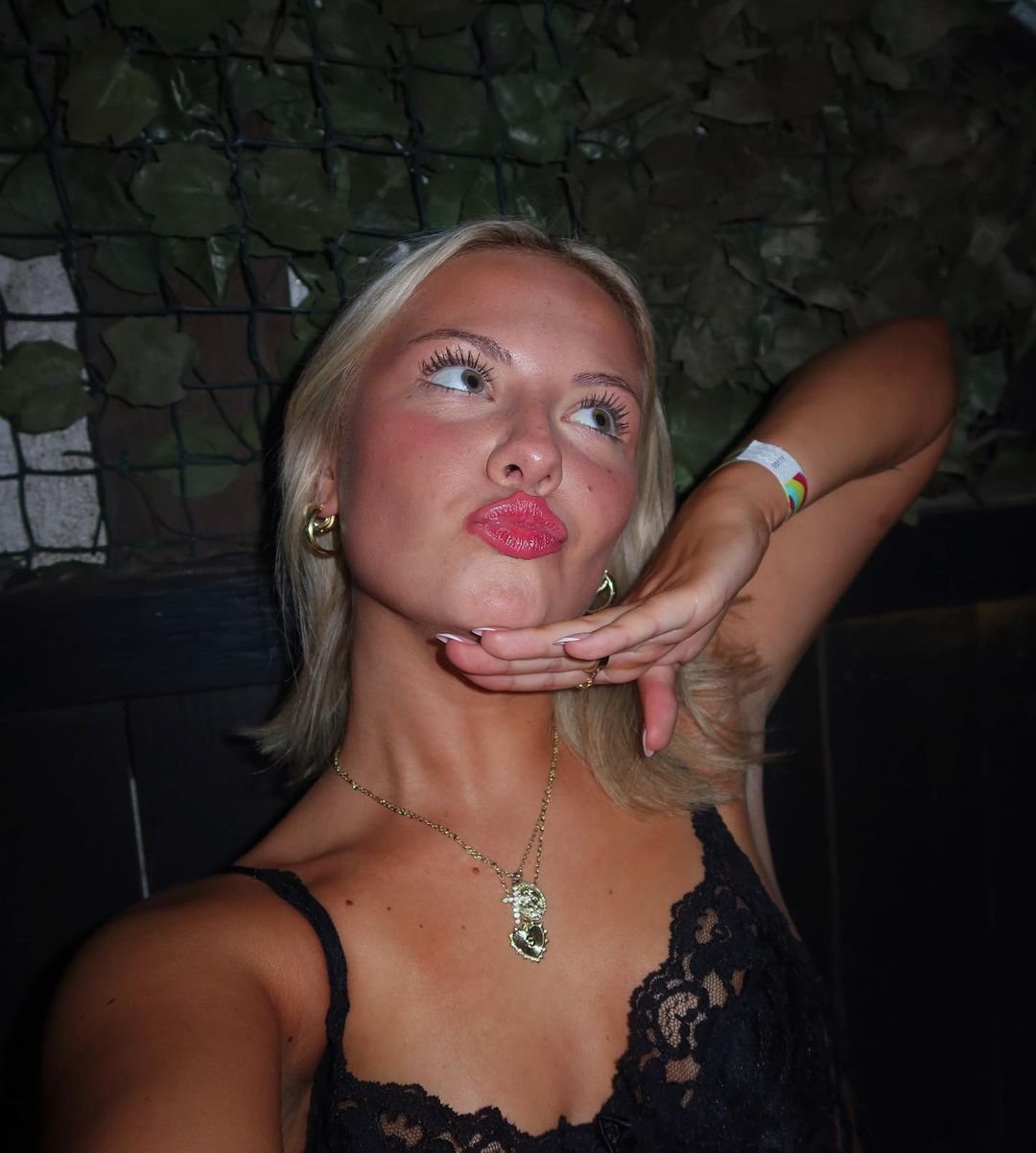 Sexy blonde webslut teen Sarah #FT38AqaT