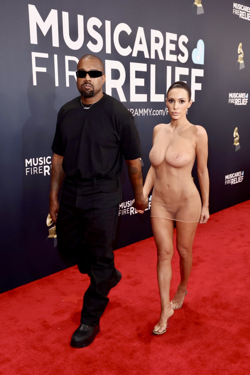 Kanye West's wife Bianca Censori shocks Grammys red carpet w ‘nude’ look #iiTNdtDm