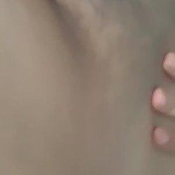 A gostosa S@fir@ . Uma novinha cheia de tesão. Merece uma punheta 🍆💦