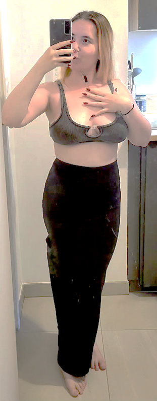Is she hot?Can someone video trib her? Dm me #mDWUW2r4