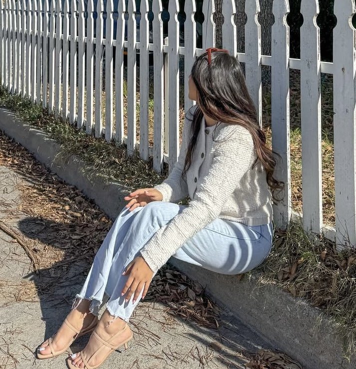 Latina 21 yo with sexy feet and beautiful face #MrE2Hoaq