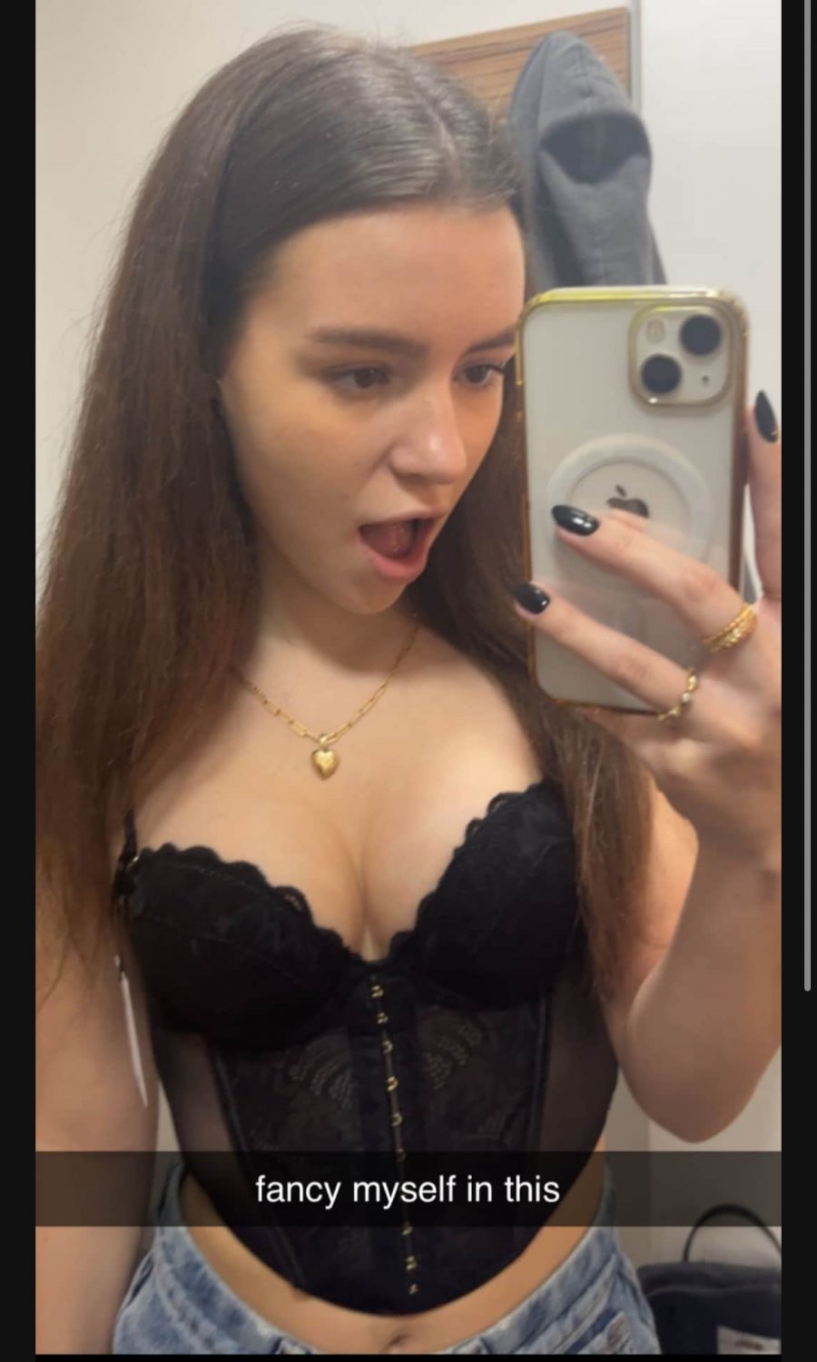 brunette babe #NsNk93TM