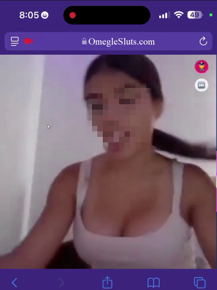 Random slut flash her boobs on OmegleSluts.com #pdI1Tnxk