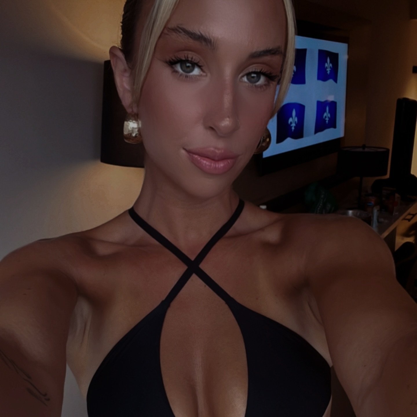 <3 blonde thots #pIpI9RdJ