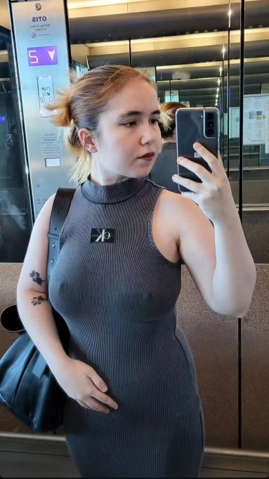 Is she hot? Dm me a trib and comment what'd you do to her #PxRTh8dc