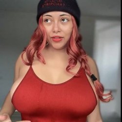 MILF w a nice bust