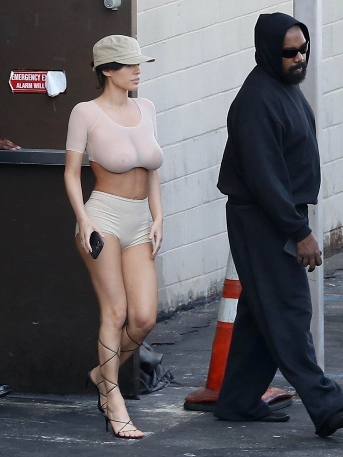 Bianca Censori Sexy See-Through (Kanye West Wife) #XqQl1SUh