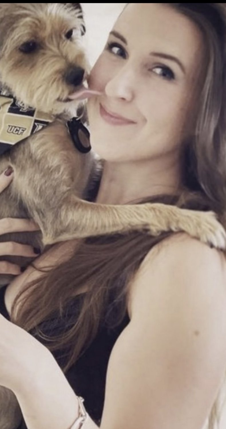 College Coed, 21, sitting  in dorm room #y8tVOmng