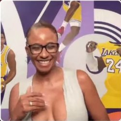 Gil’s Arena former employee teases chat w Big pretty titties all night during Lakers game