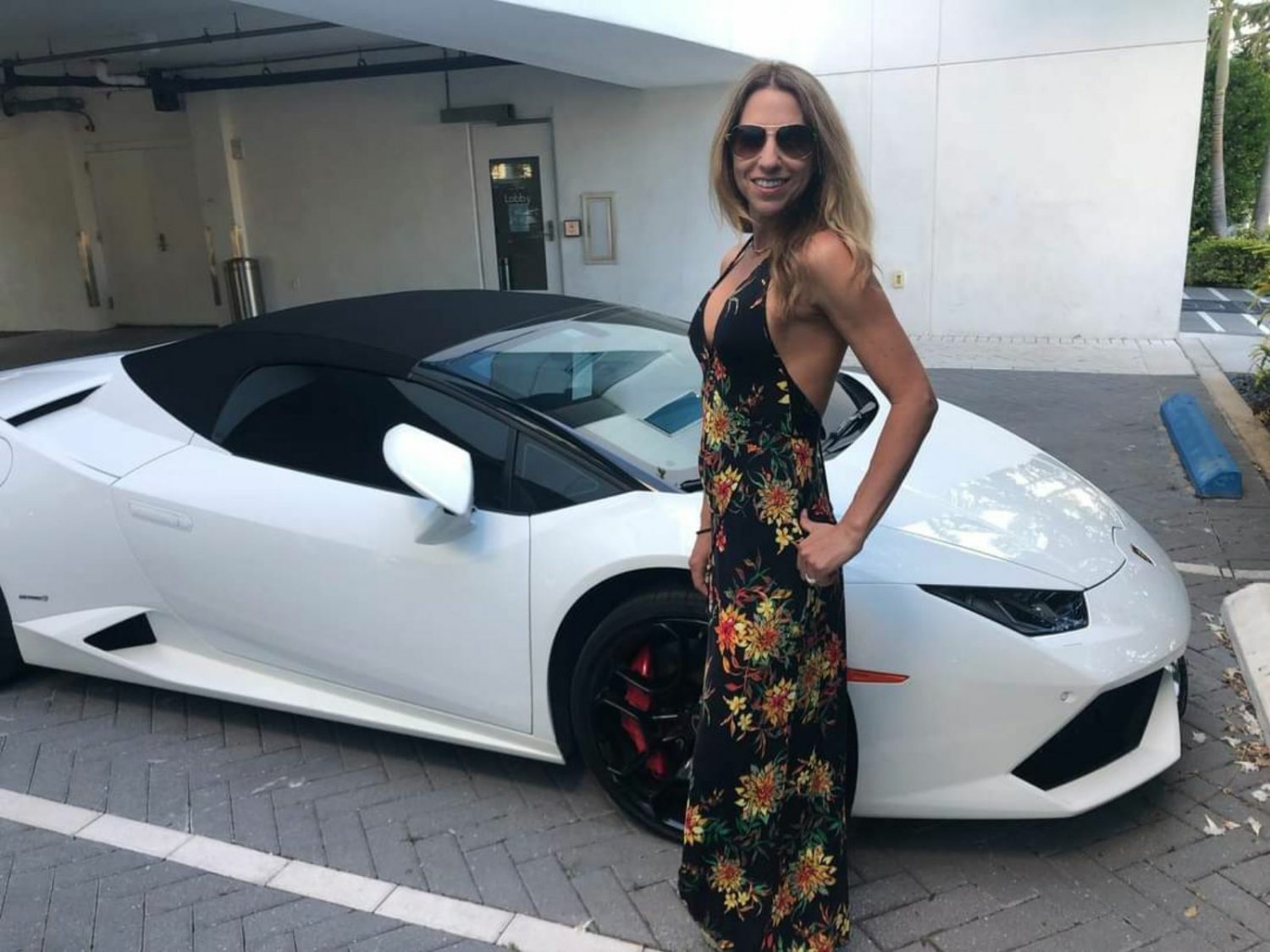 Gorgeous MILF shows off #zXjx2mjv