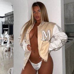 Mia Woodhall Hot as Fuck Tanned Insta Baddie gets Cocked by BBC 💯🔥🔥😳😳✊🏾🍆💦💦