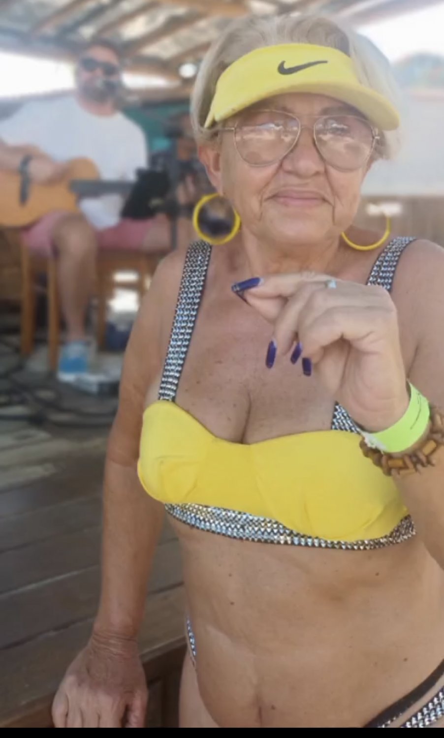 Granny Maria #2sT0OIL9