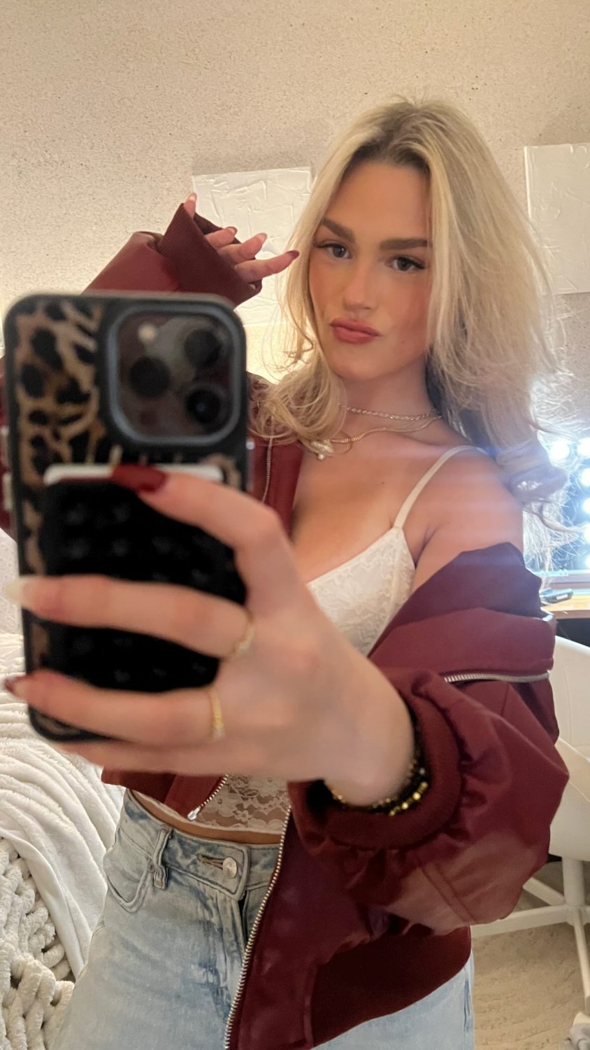 Sexy blonde college teen Kenzie #3BI4XsS5