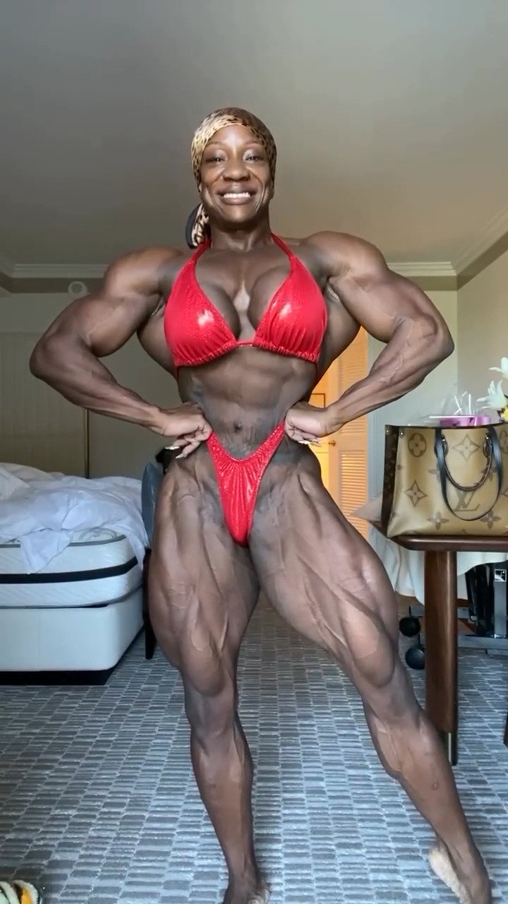 Mrs Martin, her outrageous muscular poses make the judges so hard #3WzoT6a5
