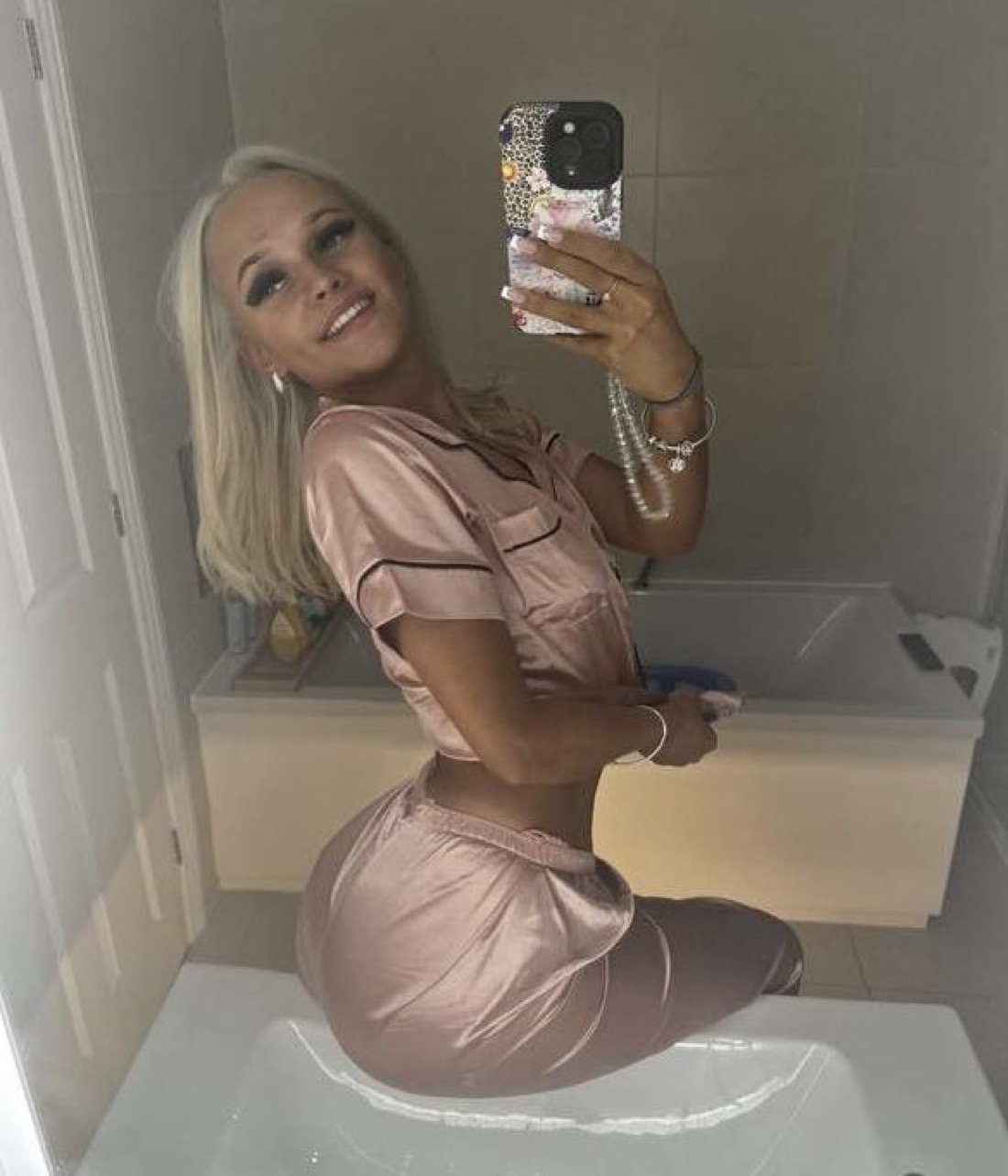 sexy blonde uk chav #4Jb2QOlu