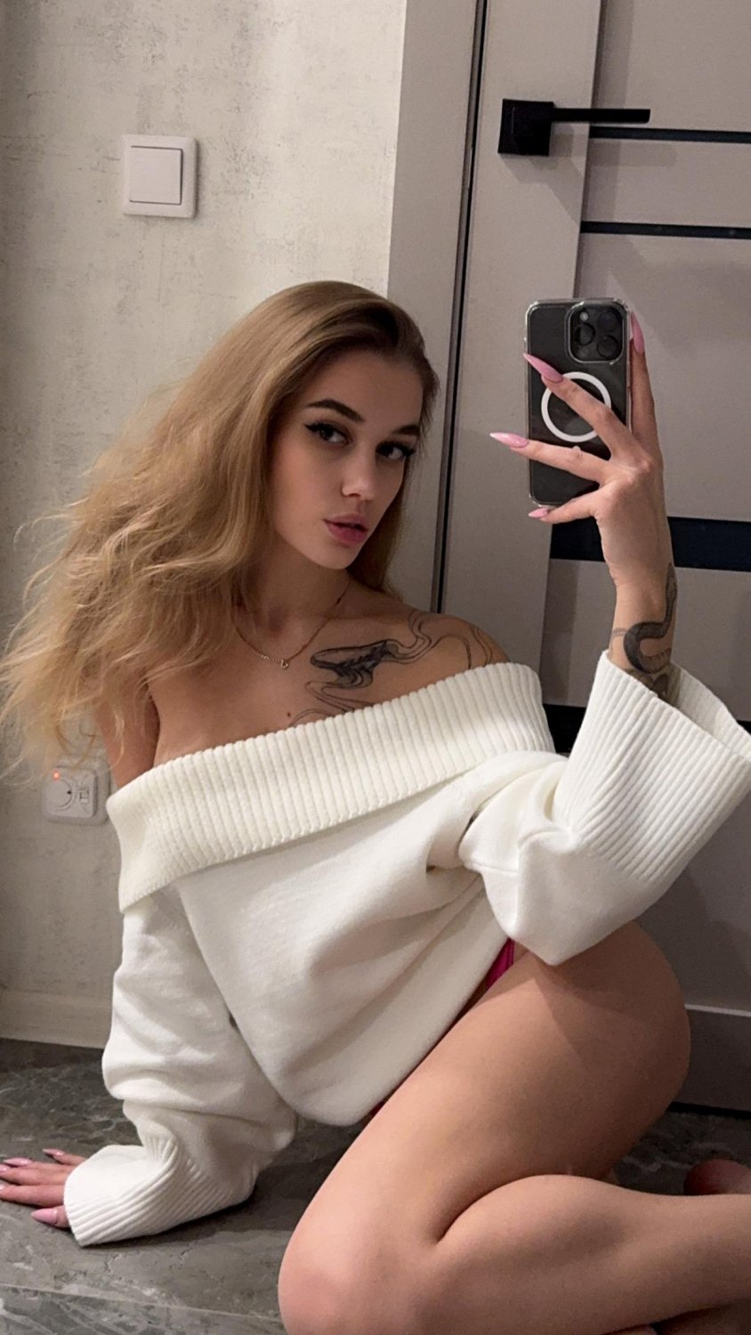 Elegant Slim Bodied Slut #5PfTlHqo