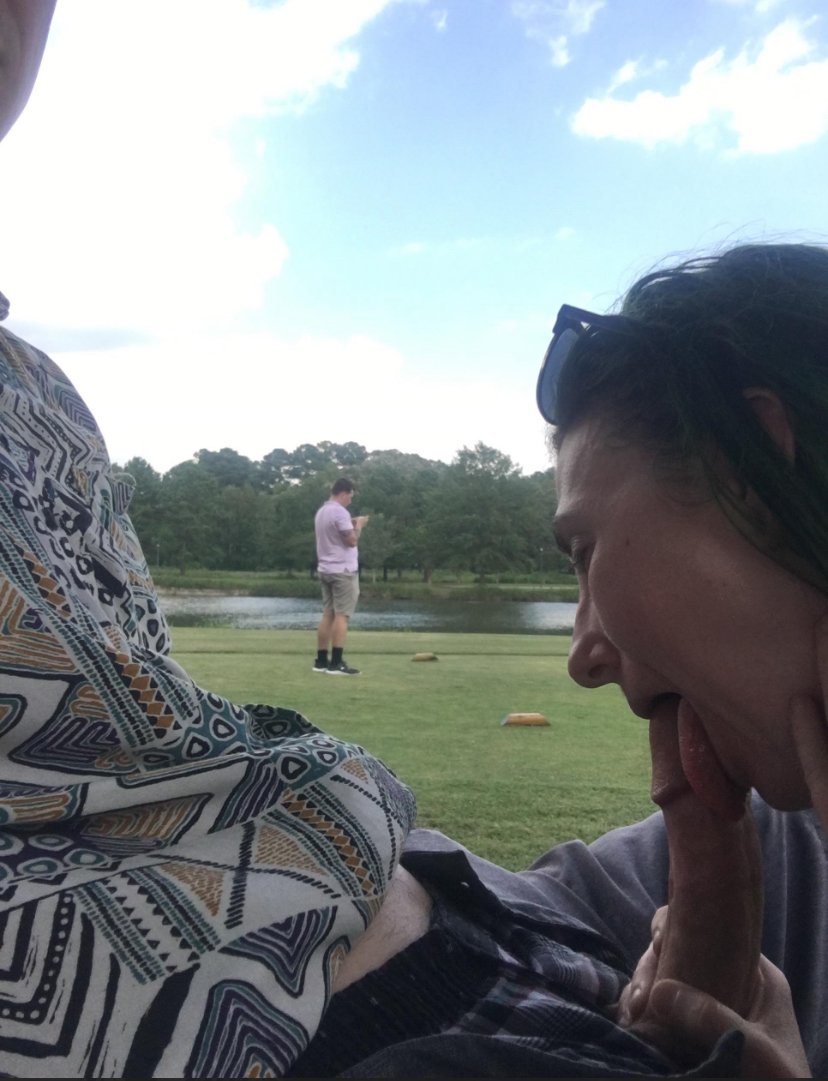 Public blowjob #7r3yMnok