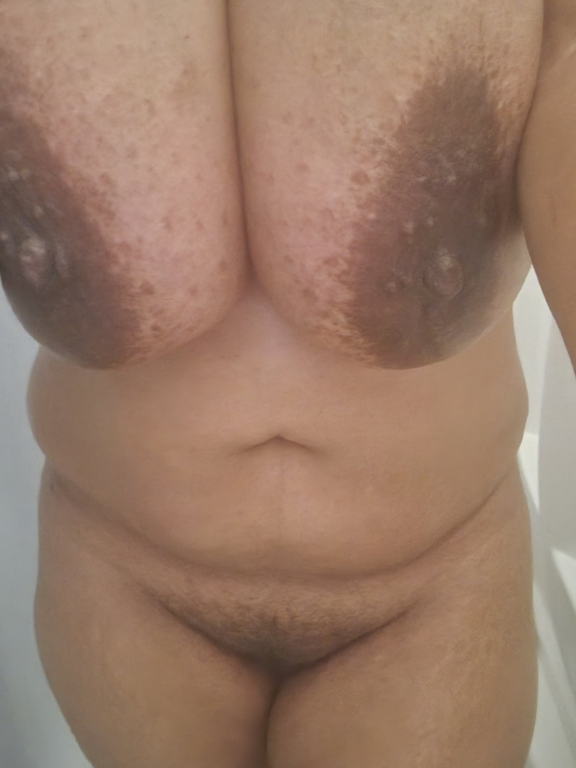Busty Lightskin Ebony MILF #8fcbekx4