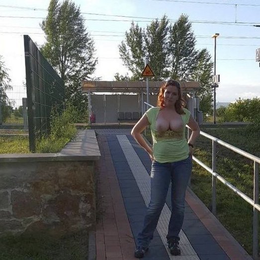 Julia, 28, from Leipzig Germany spreads and sucks #9Bl7vrgm