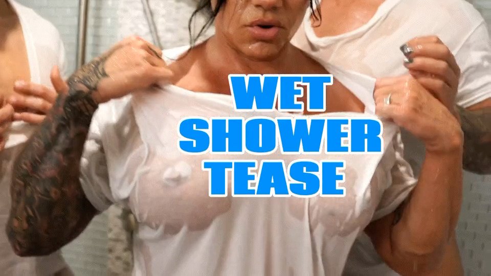 Lesbian muscle shower #9k01ClS8