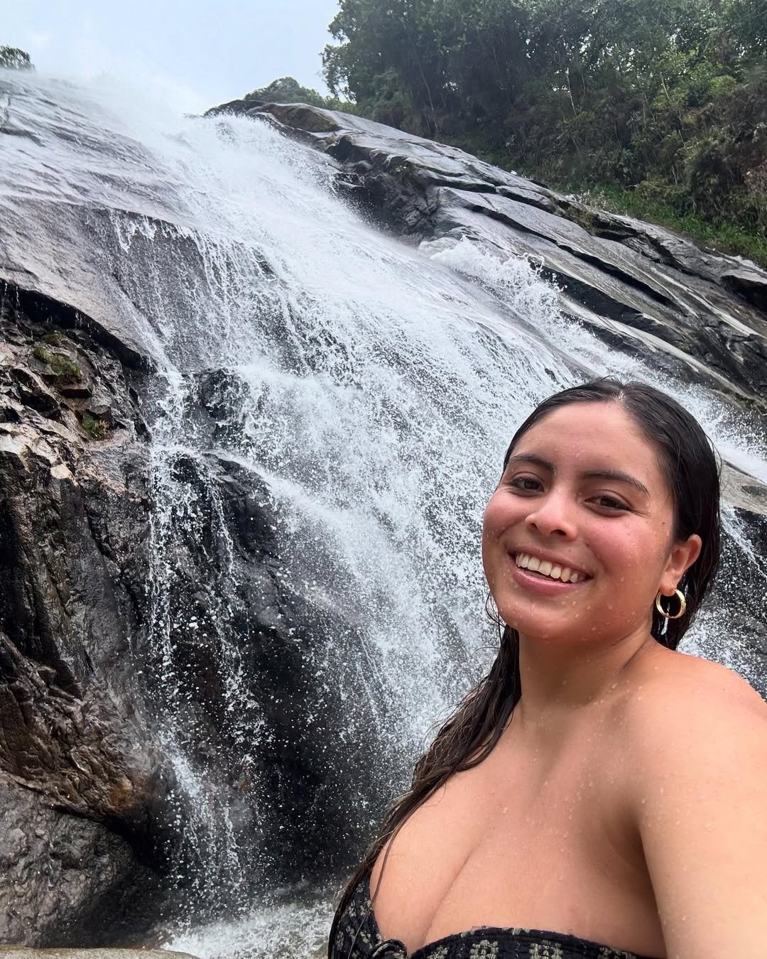Vacation trip with my college fri (she took my phone to take pic) #a6l9x08M