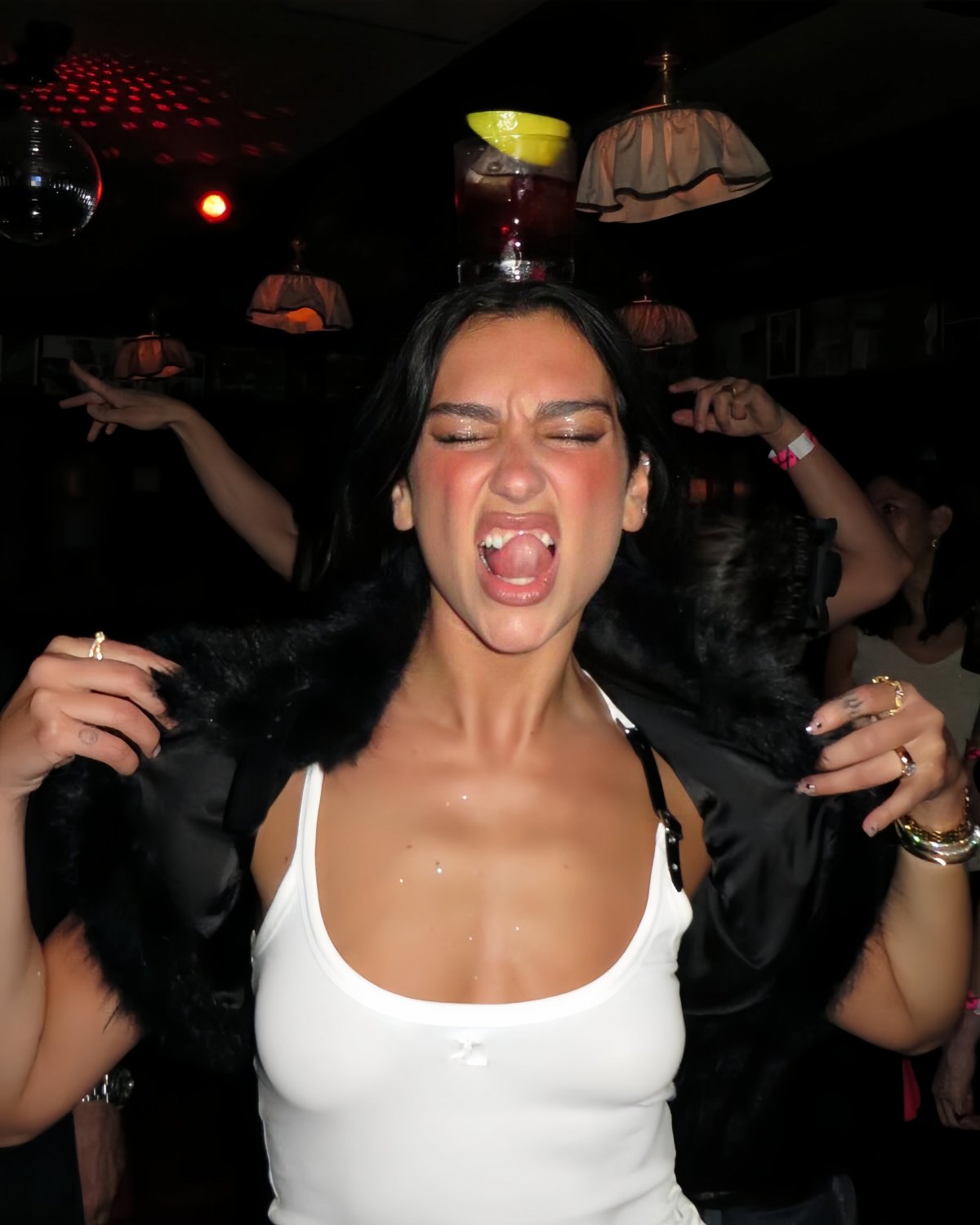 Amazing Dua Lipa...the hottest #aJzol5a4