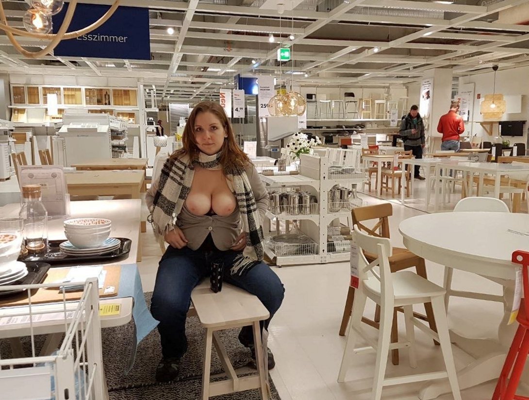 Julia, 28, from Leipzig Germany spreads and sucks #BfQSdzmS