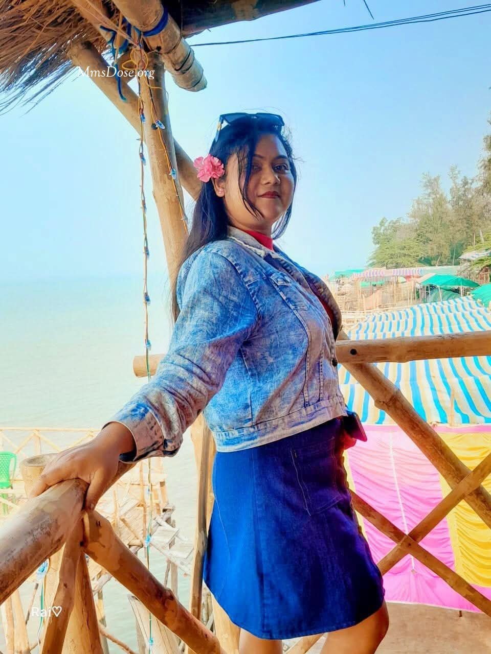 indian bitch show her nudes #BJuomayB