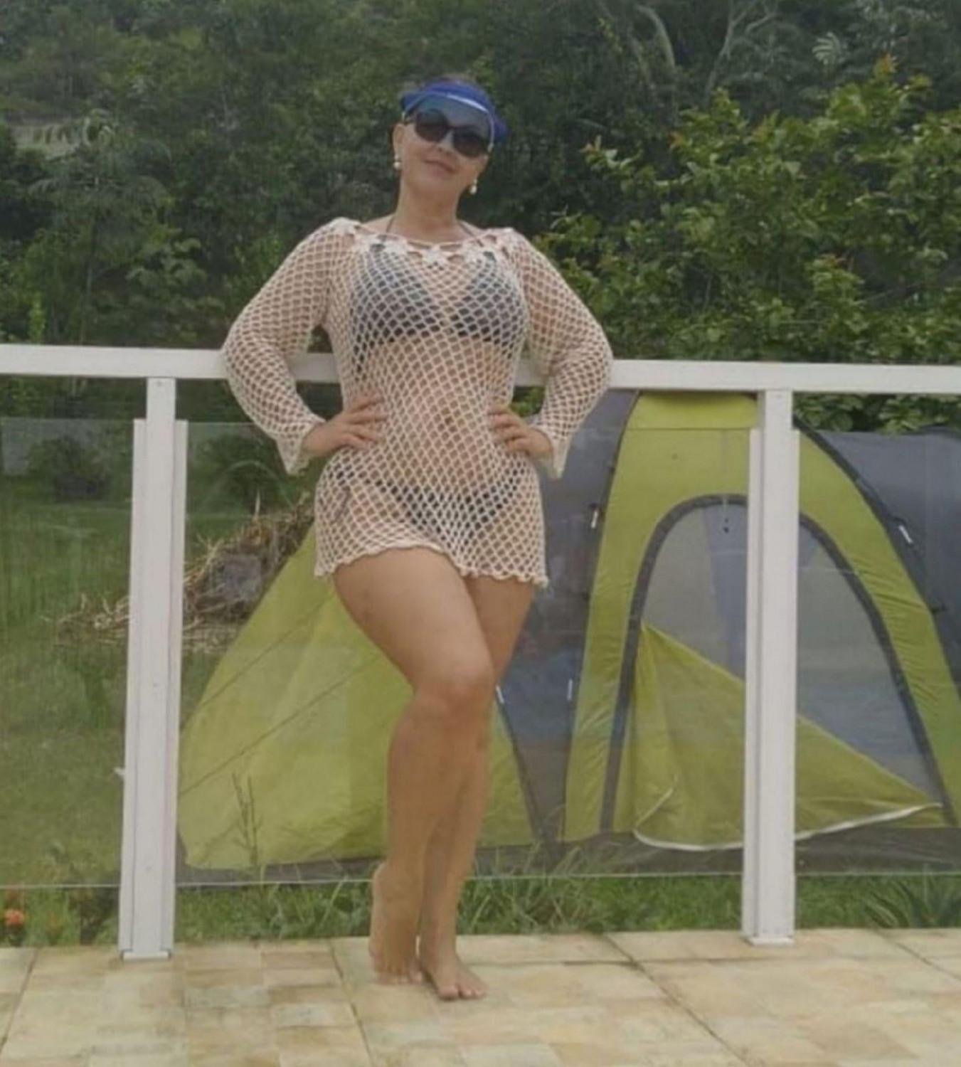 Sexy milf showing off #c58n1esT