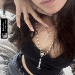 Novinha linda que curte engasgar no pau