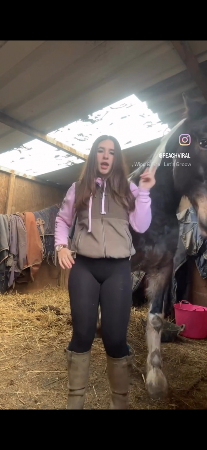 😍🍽️🍑😋 sexy teen dancing - who is she 🥵😍 #DgZ92KkM